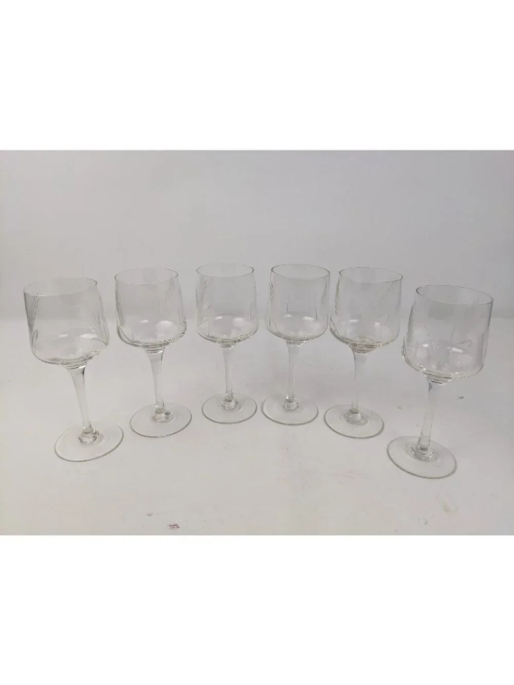 Unmarked set wine